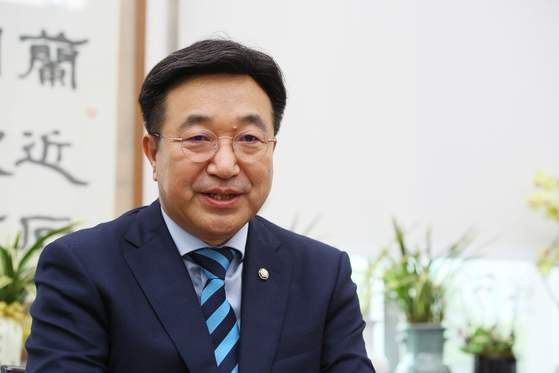 윤호중 행안부 장관 프로필 나이 고향 학력 경력 가족 논란 (장윤기 사건 사과 및 스타벅스 탱크데이 이슈 핵심 정리)