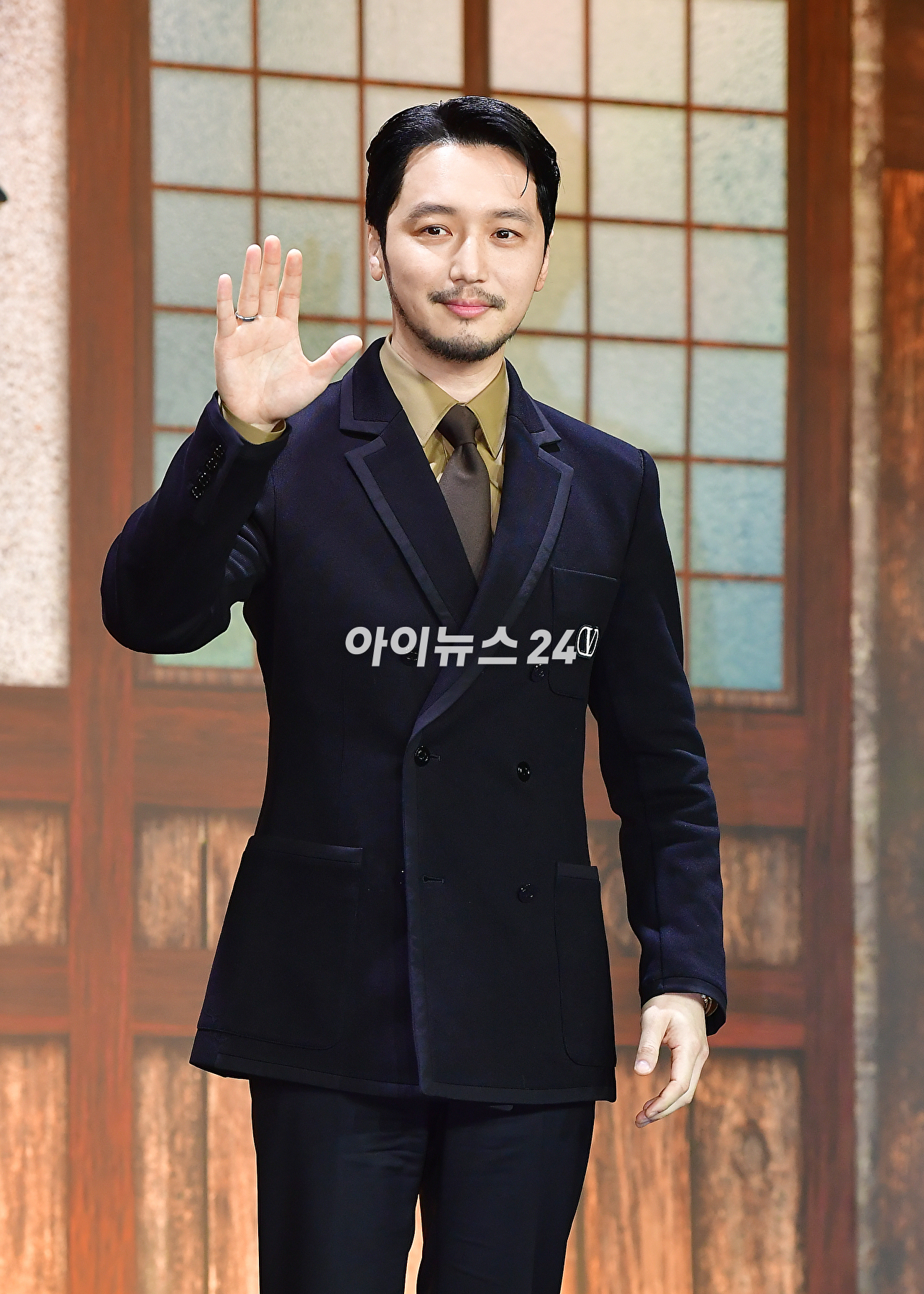 배우 변요한이 8일 오전 서울 강남구 인터컨티넨탈 파르나스에서 열린 디즈니+ '삼식이 삼촌' 제작발표회에서 포토타임을 갖고 있다. [사진=곽영래 기자]