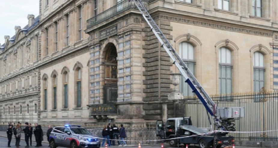 루브르박물관-도둑-얼굴-공개