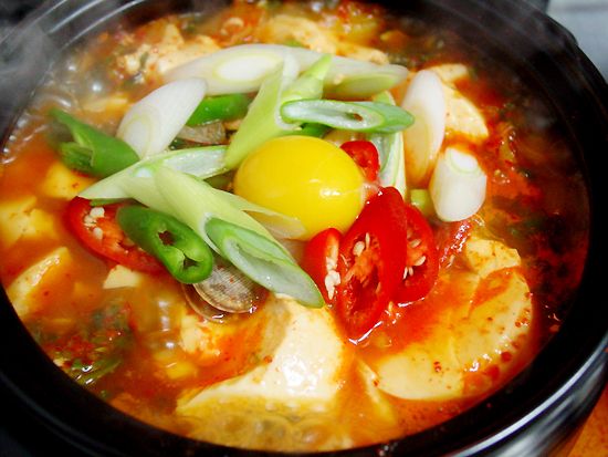 국물과 양념이 잘 균형 잡힌 순두부찌개