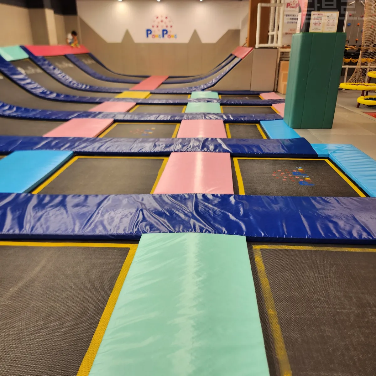 건대-키즈카페-퐁퐁플라워-트램폴린