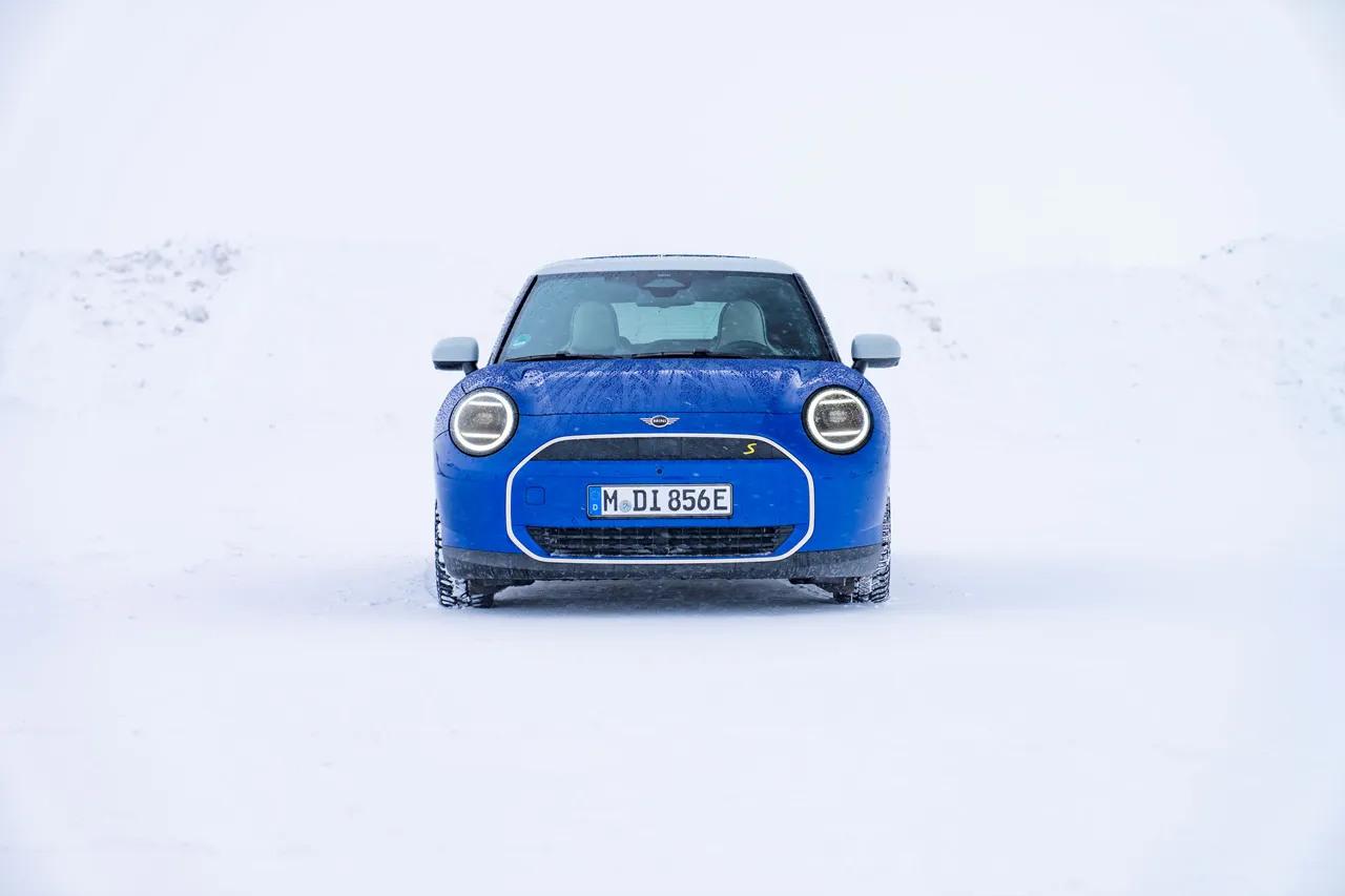 미니 해치백 SE 차량 이미지