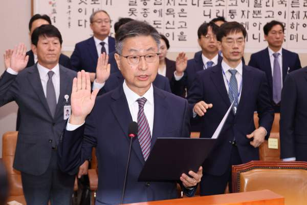 최재해 감사원장의 정치적 중립성 논란
