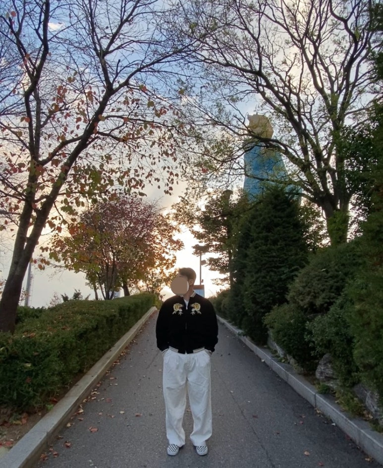 데일리룩(2024. 11. 3.)NONSTOCK 리버시블 스카잔 자켓 논스탁 브론슨 SUKAJAN 호시히메 자수자켓, 무신사스탠다드 무신사 데님 와이드 벌룬 팬츠, 반스 체커보드