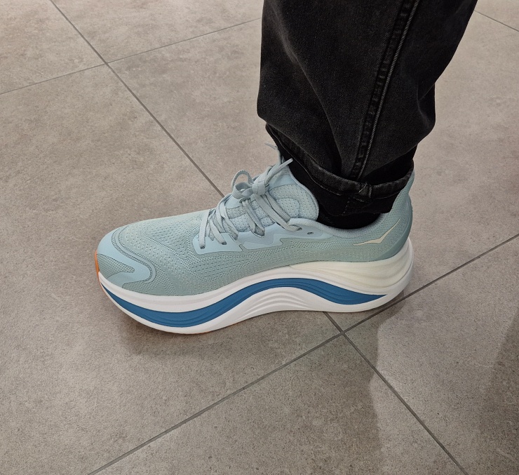 호카 발목 보호 러닝화