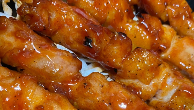 잘 구어진 닭꼬치