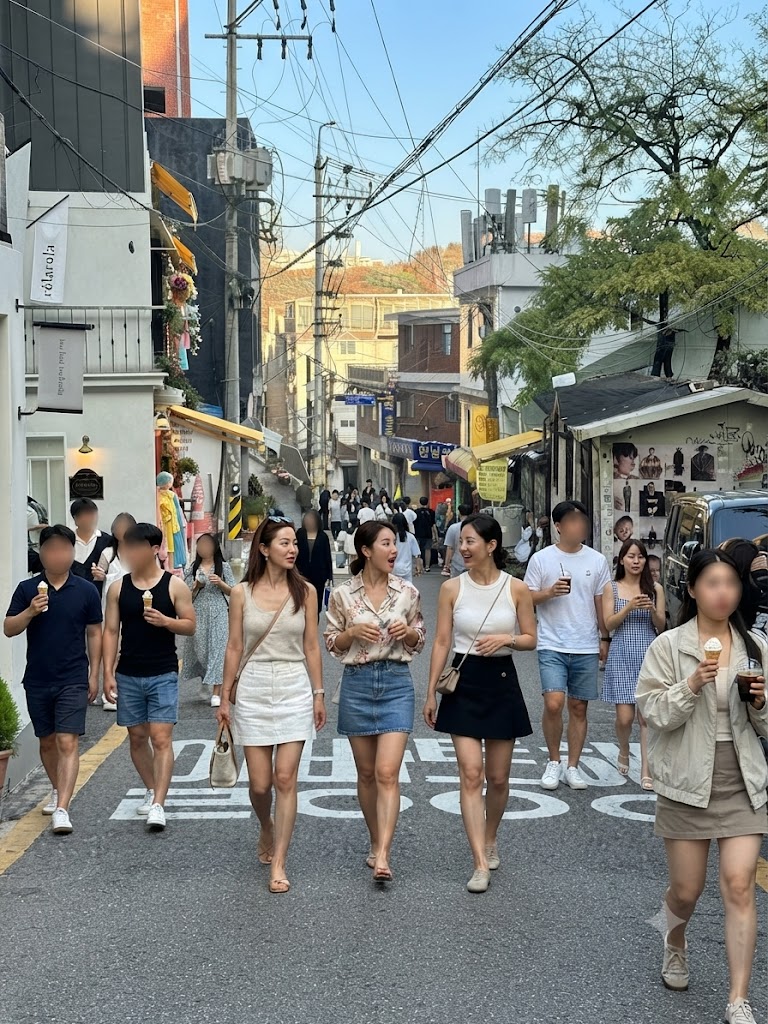 한남동에 놀러 나온 동안 미모의 40대 여성들