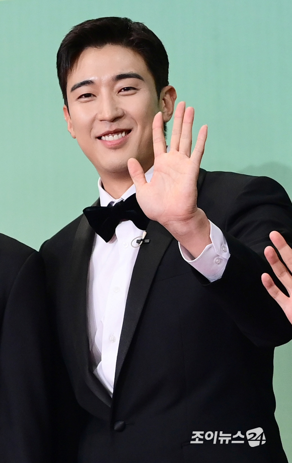 23일 오후 서울시 영등포구 여의도 KBS 신관 웨딩홀에서 진행된 &#39;2023 KBS 연예대상&#39; 레드카펫 행사에 &#39;슈퍼맨이 돌아왔다&#39; 배우 강경준이 참석하고 있다. [사진=정소희기자]