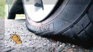 타이어 공기압 빠진 상태