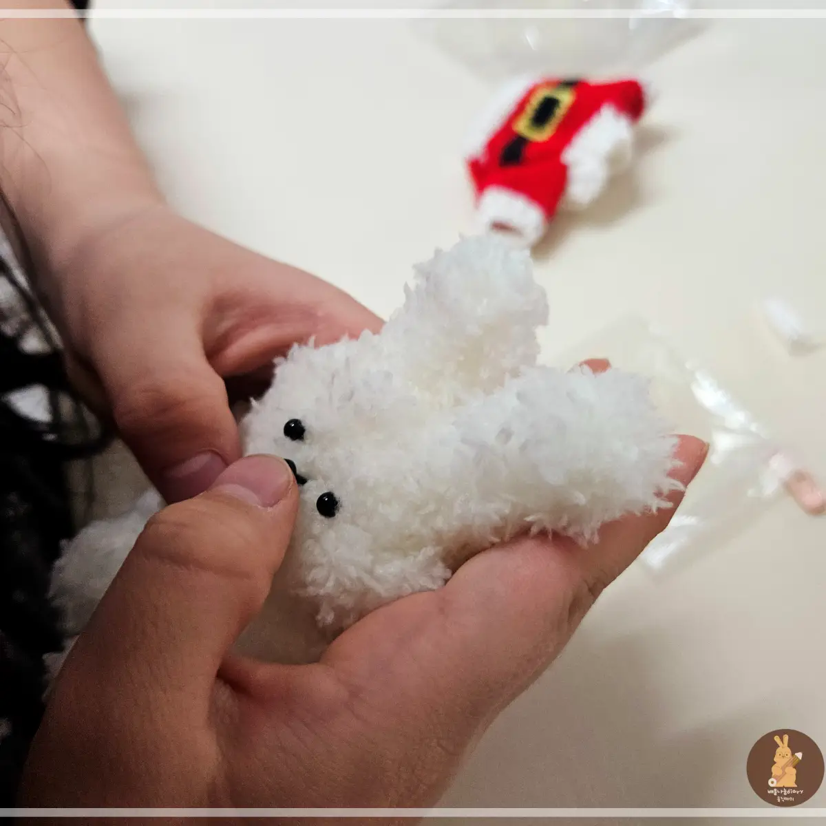 모루인형에-눈-코-붙이는-중