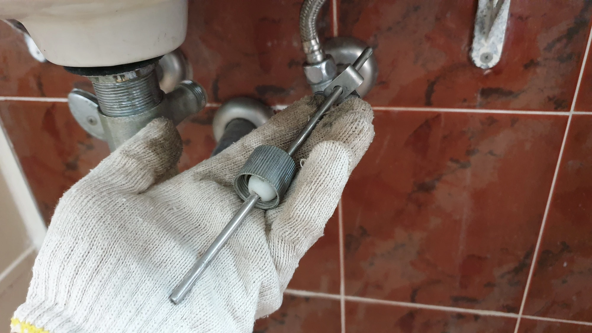 수동 폽업 마개 연결 대 뺀 모습