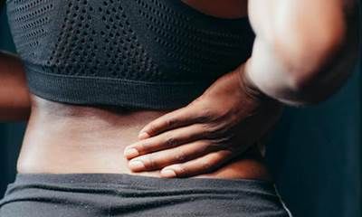 오른쪽 옆구리 뒤쪽 통증 의심되는병