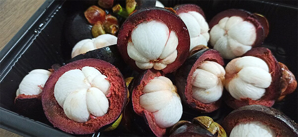 손질된 망고스틴 사진