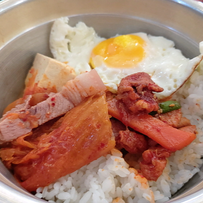 돼지고기 듬뿍 넣은 김치찌개