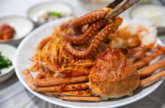 묵호항-맛집-문어와-대게