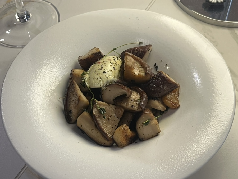 버터와 함께 즐기는 구운 표고버섯, 와인과 잘 어울리는 안주