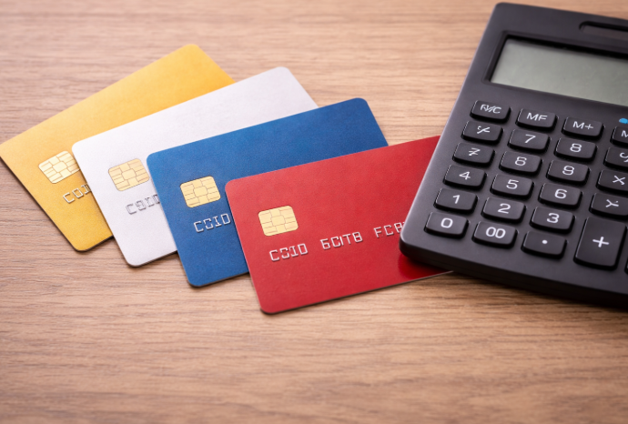 저소득층 대출 비교를 위한 카드와 계산기 이미지