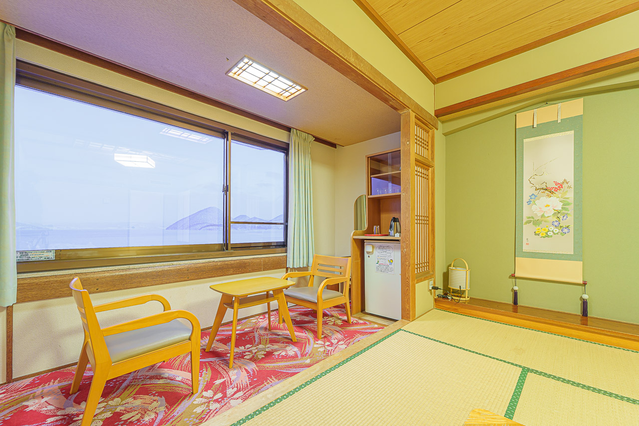Toya Kanko Hotel: A Winter Lake View and Japanese Meals — original photograph 9