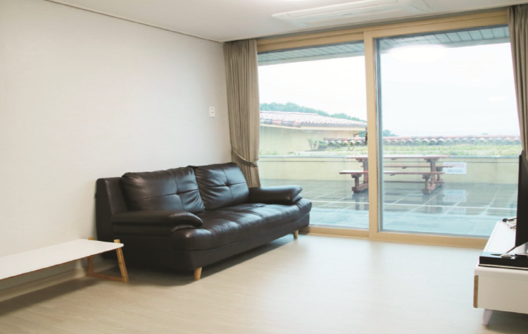 한려해상 생태탐방원 6인실 쇼파