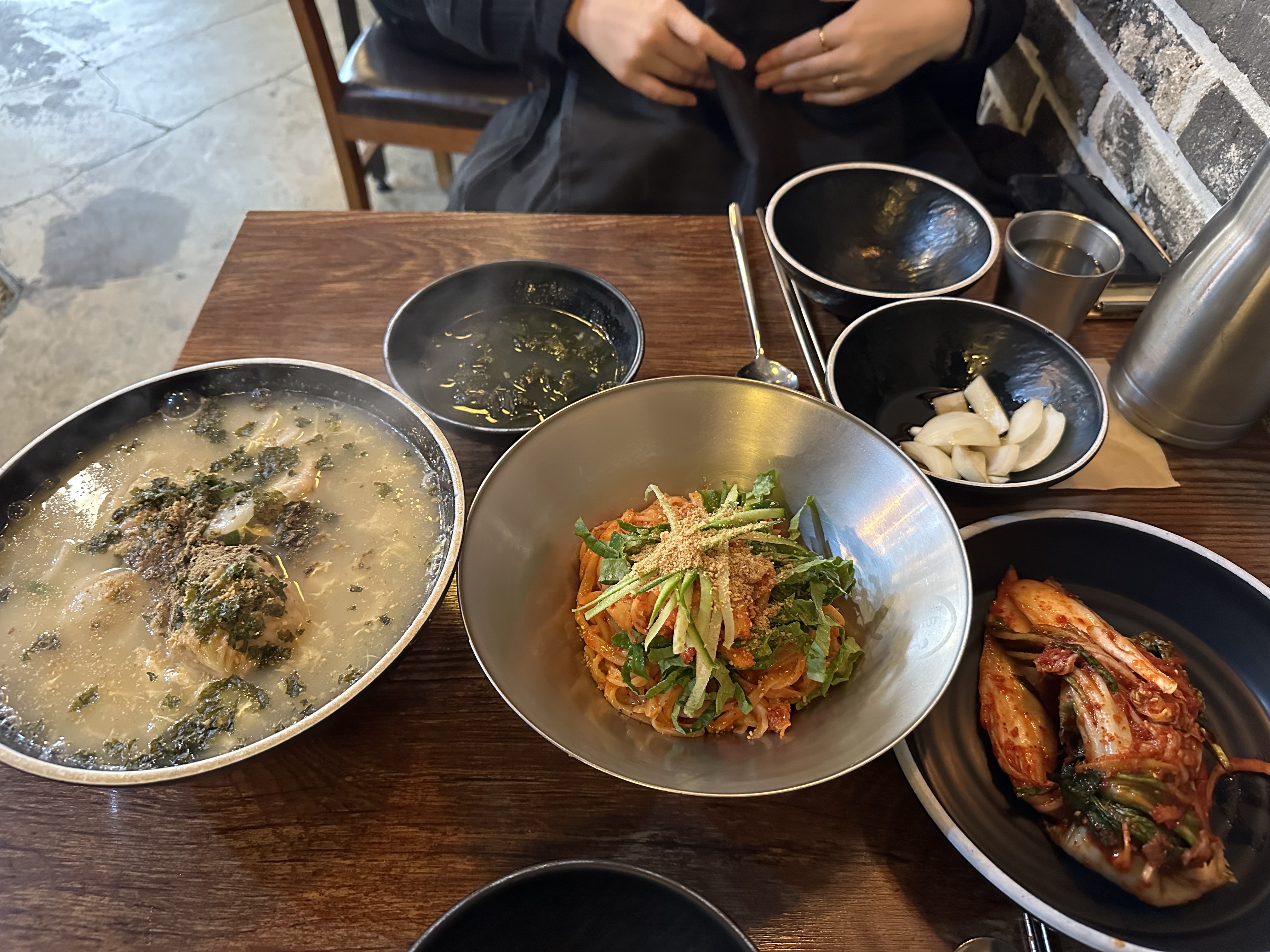 떡만두국-비빔칼국수