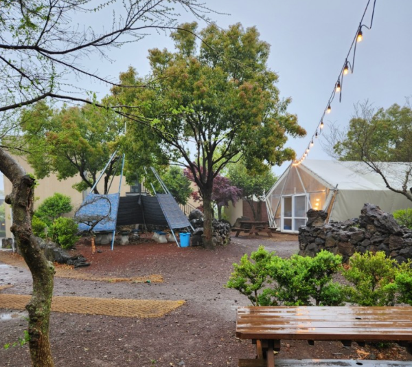 비-오는-날-홍스랜드-글램핑장