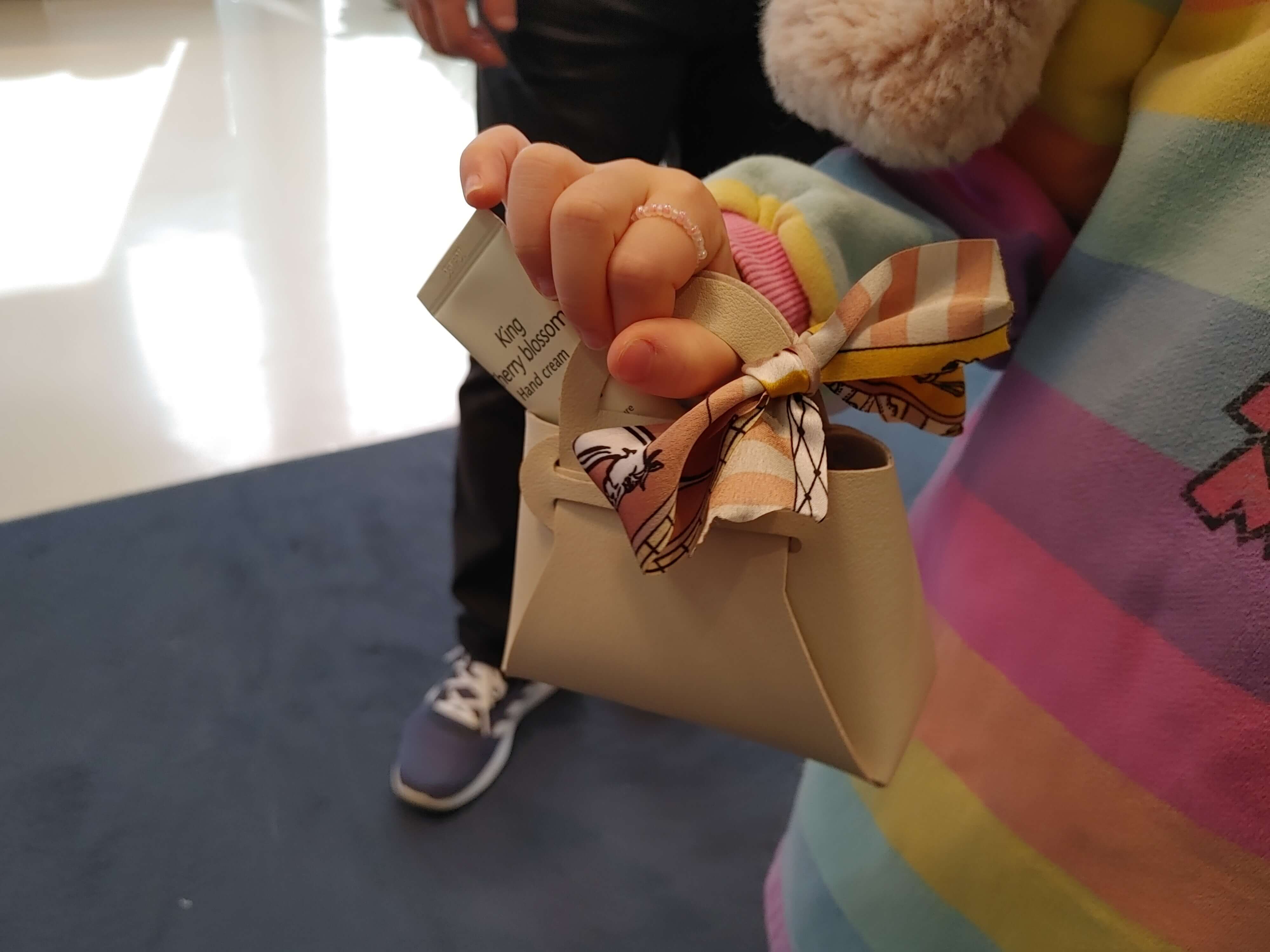 김해_강변뷰카페_라인25_가방