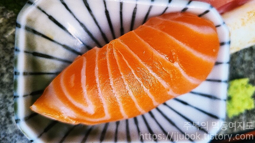 고쉐프의-신선한-초밥-연어