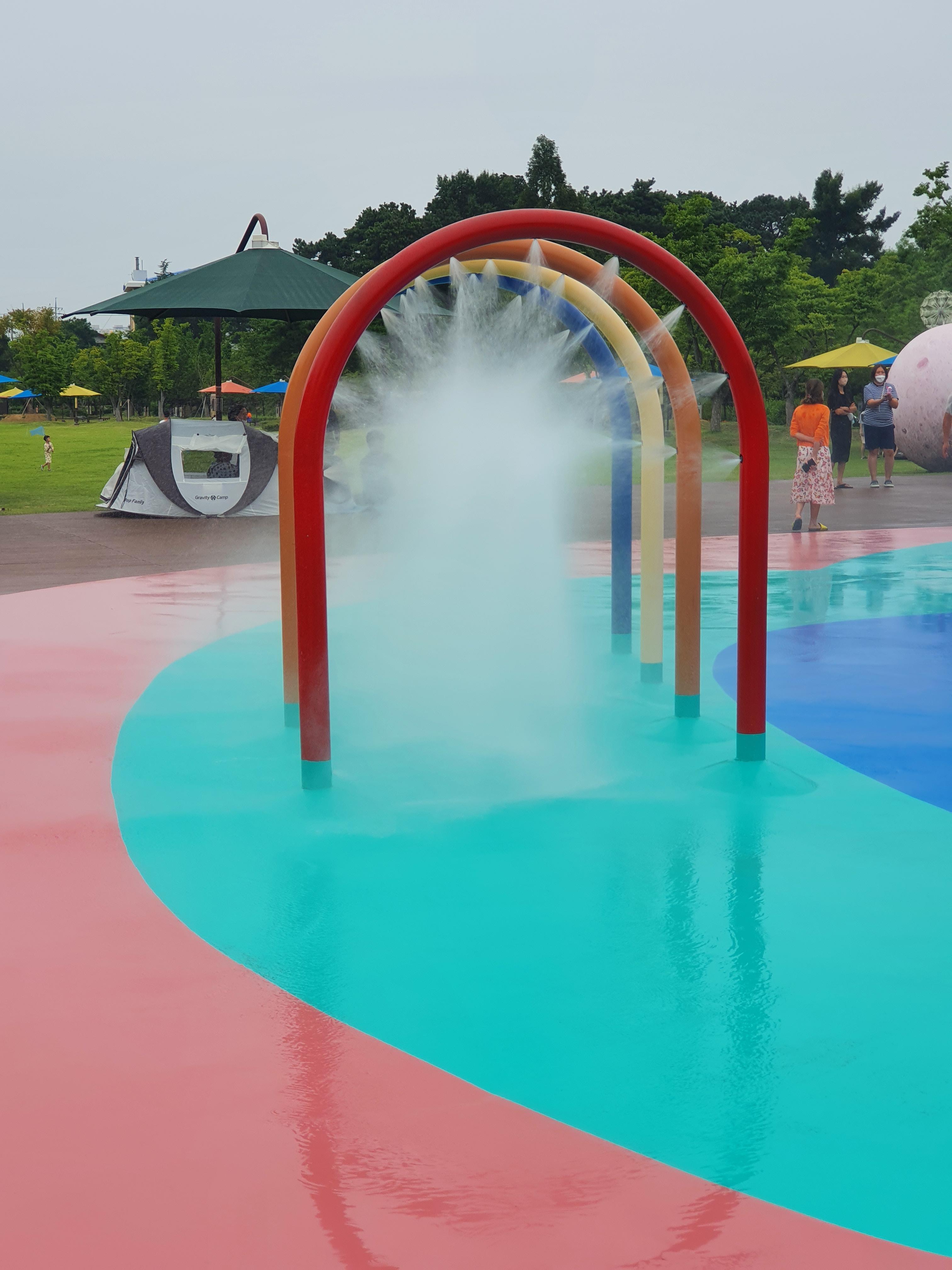 논산시민공원 물놀이장 물 터널