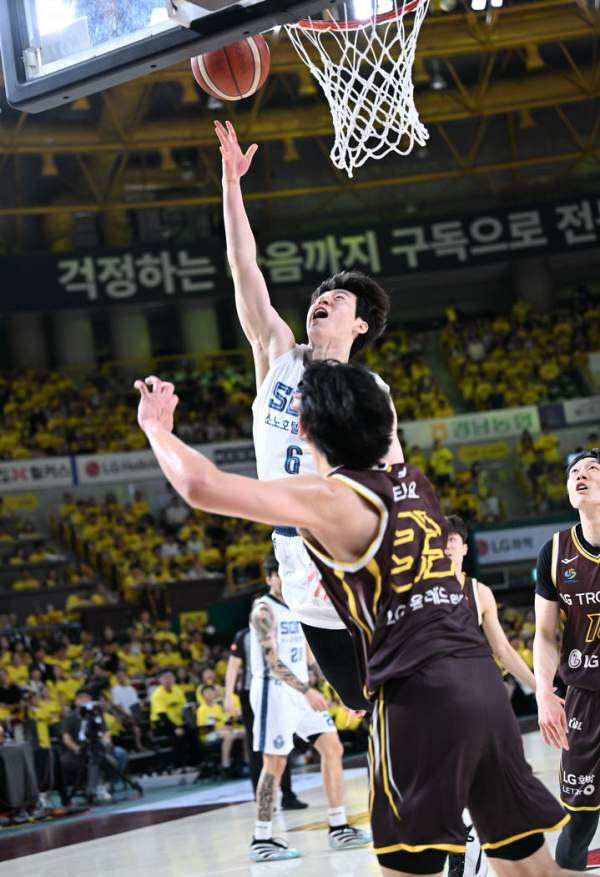 소노 2연승: 창원 LG 꺾고 2연승! 챔피언 결정전 진출 확률 100% 잡은 비결 분석 (2026 KBL 4강 PO)