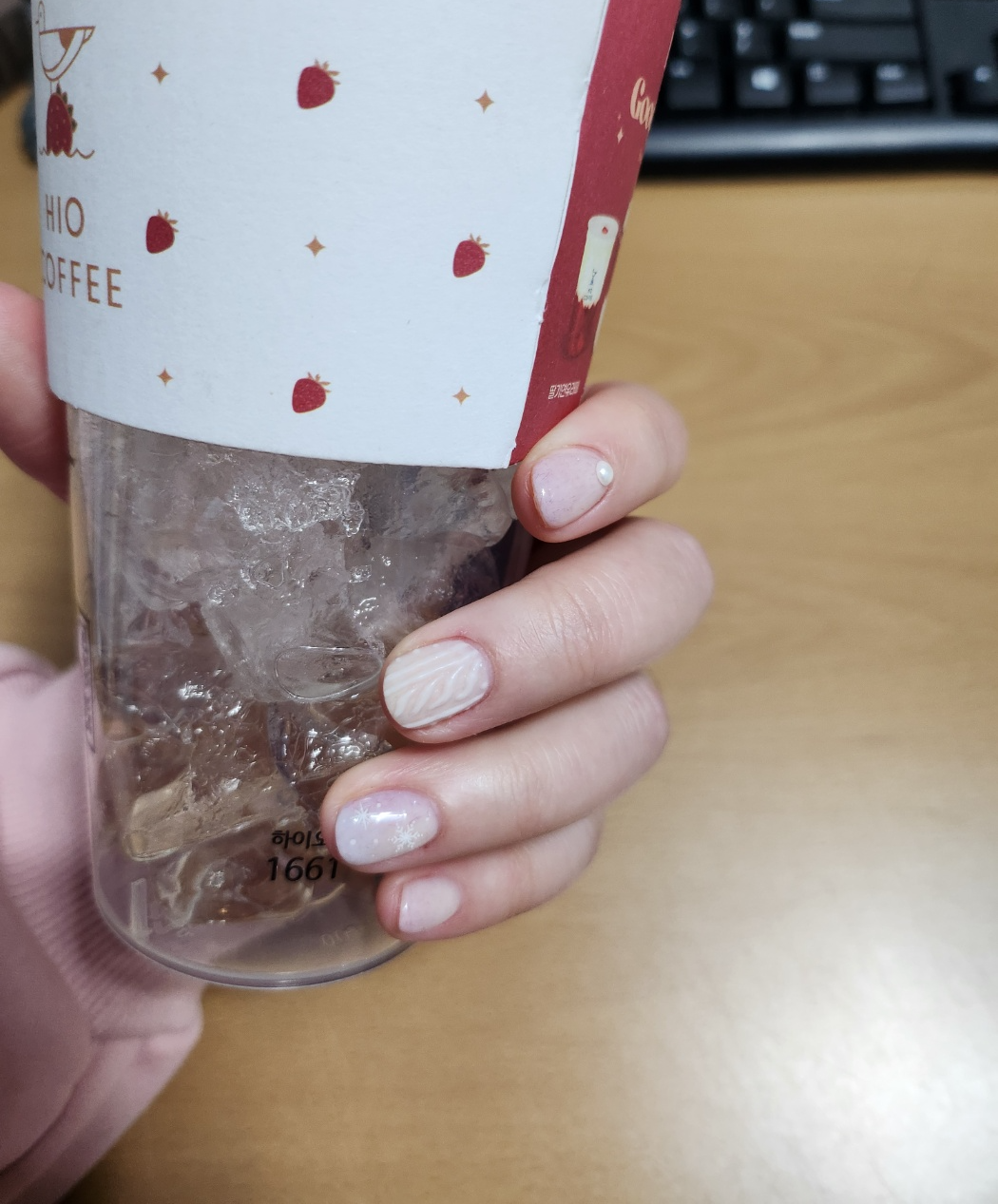 개금-원네일-크리스마스-니트-네일-커피-컵-사진