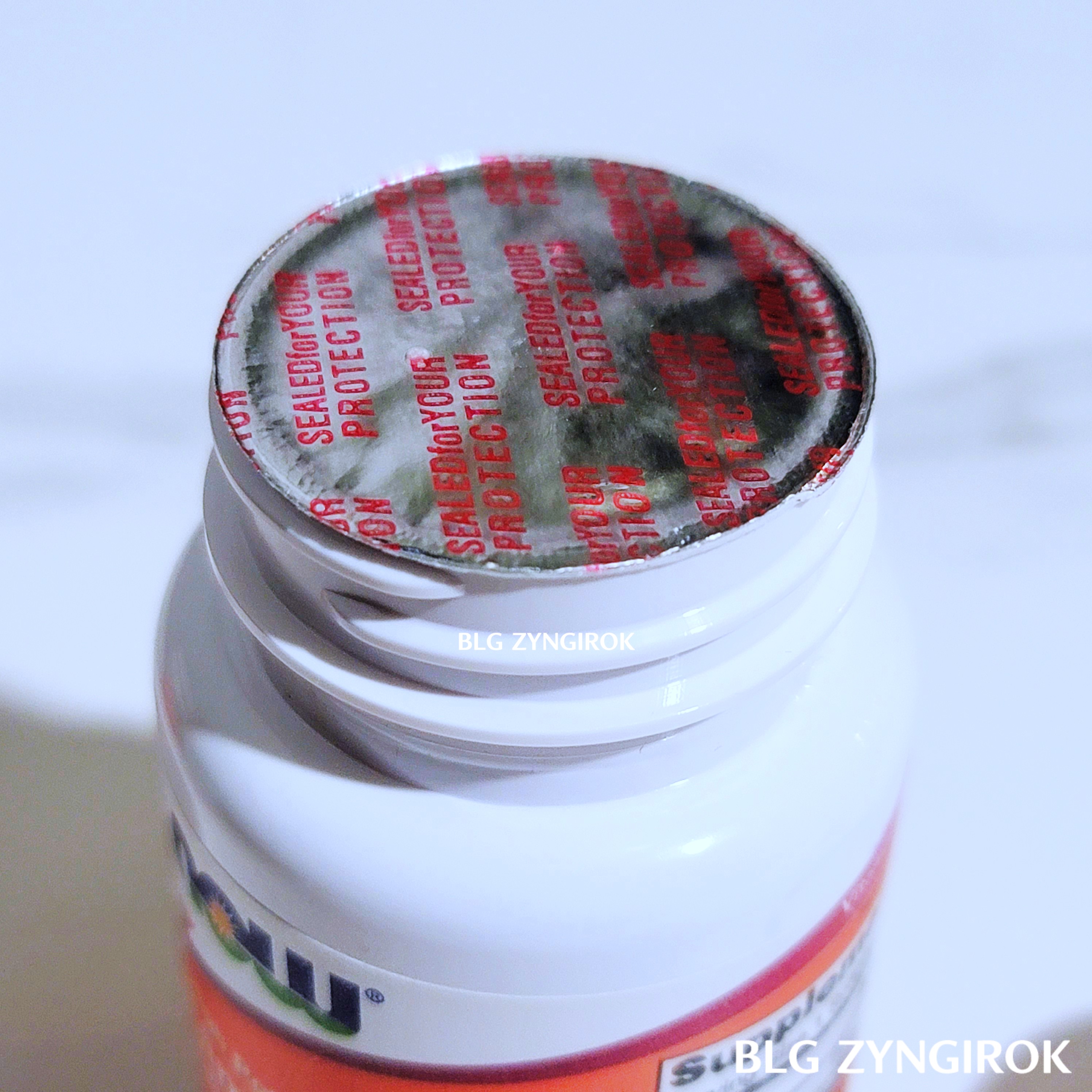 나우-비타민-d의-밀봉씰이-덮혀있는-모습이다.