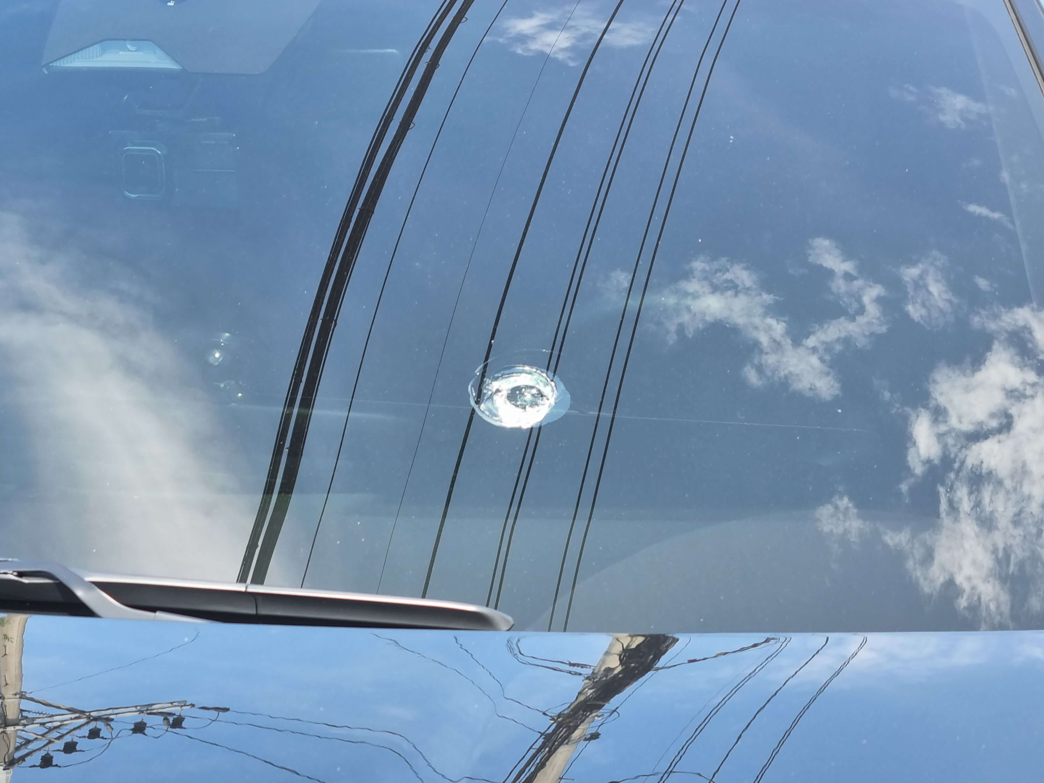 자동차-앞유리-돌빵