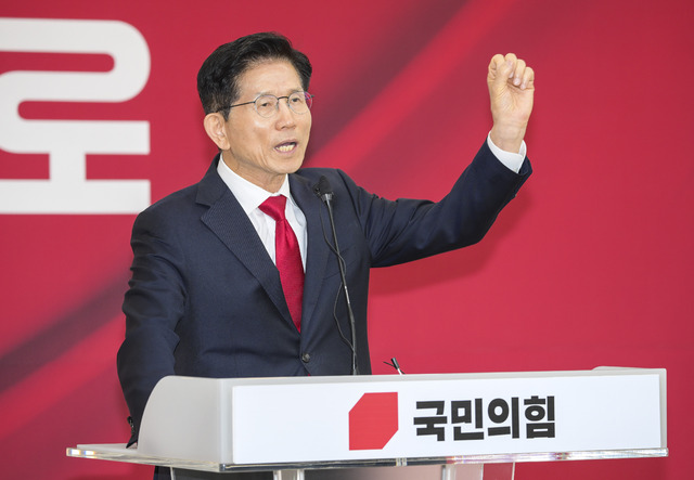 김문수 후보 기자회견 장면