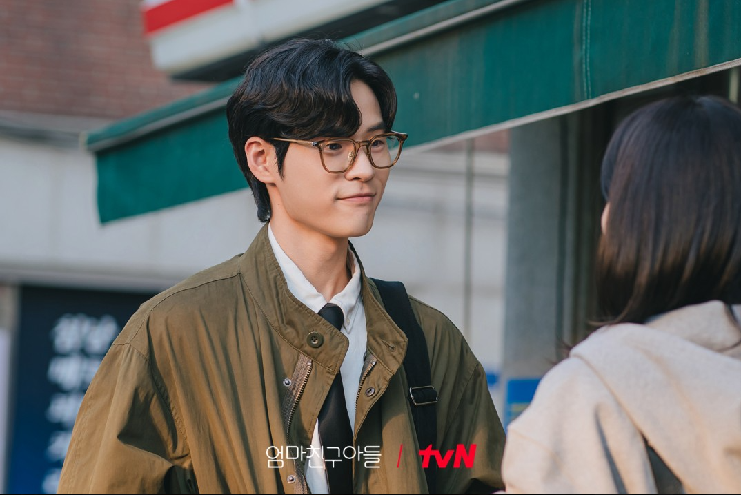 엄마친구아들 등장인물