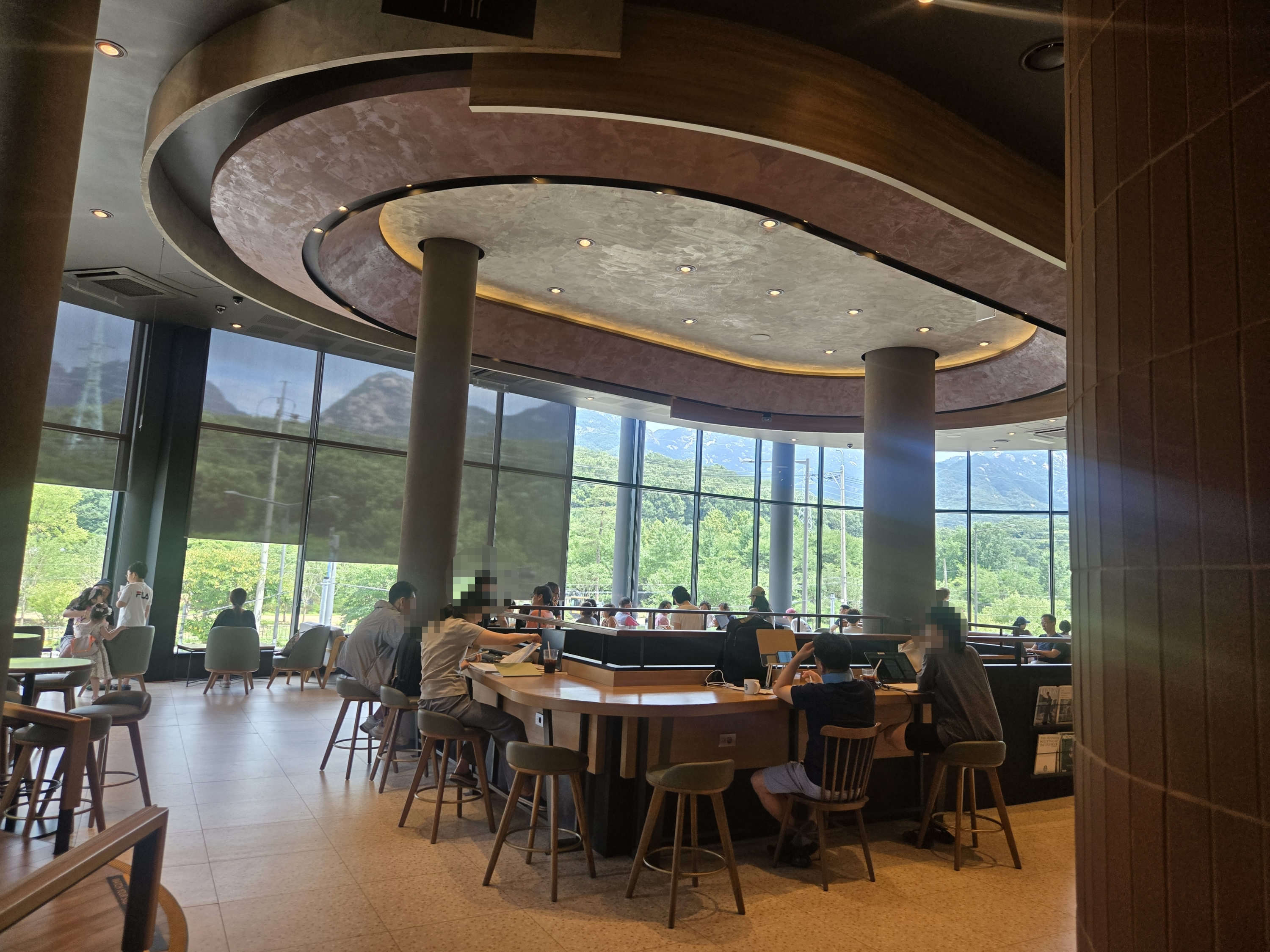 스타벅스 진관DT점 매장