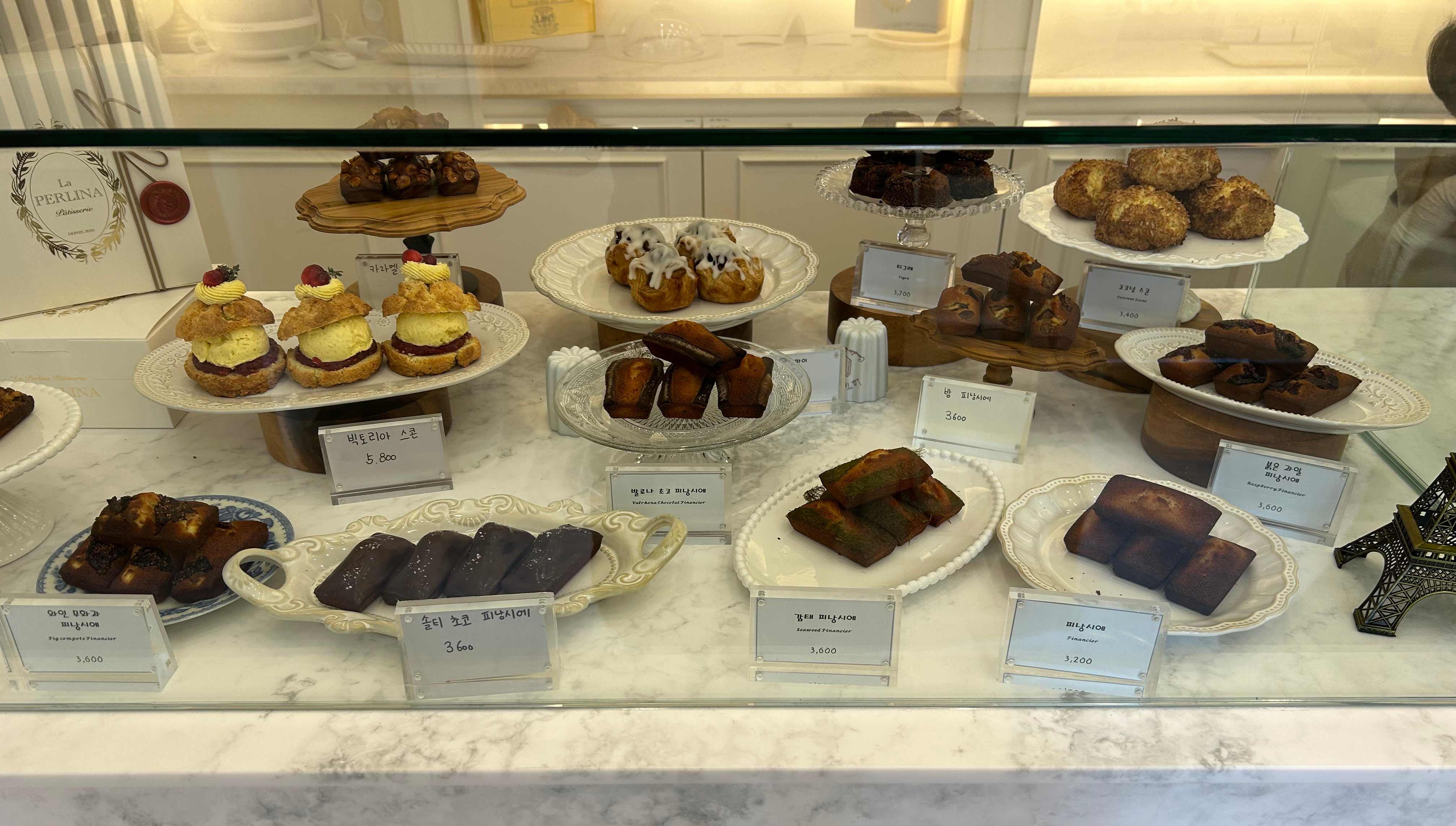 디저트 진열대