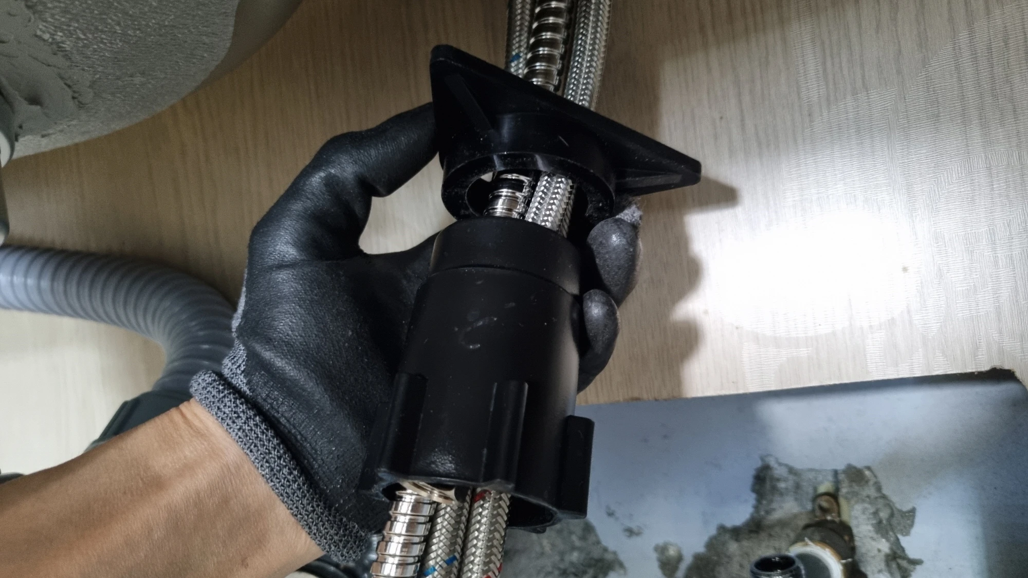 싱크대 고정 장치 푼 모습