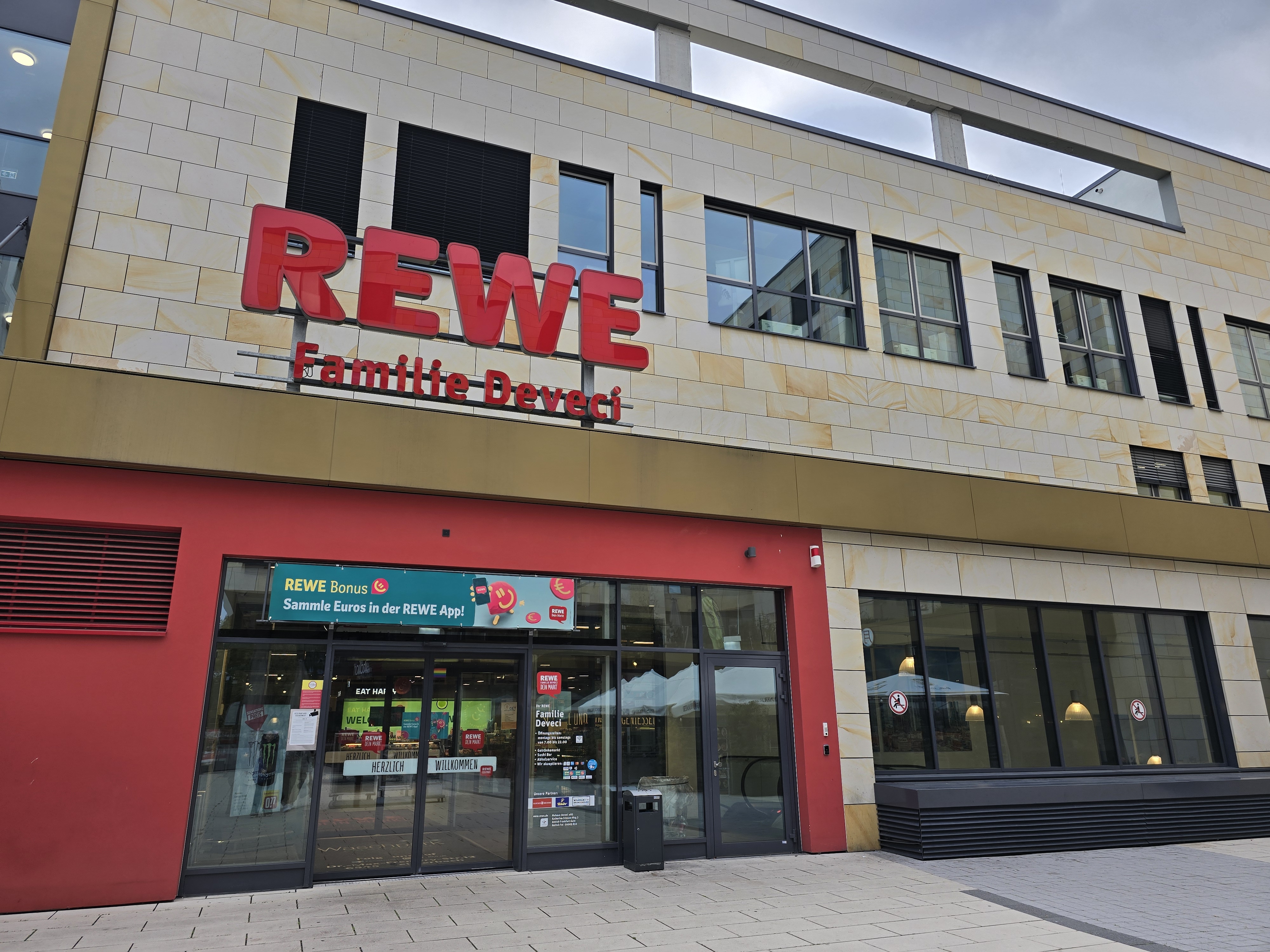 홀레데이인 호텔 주변 마트