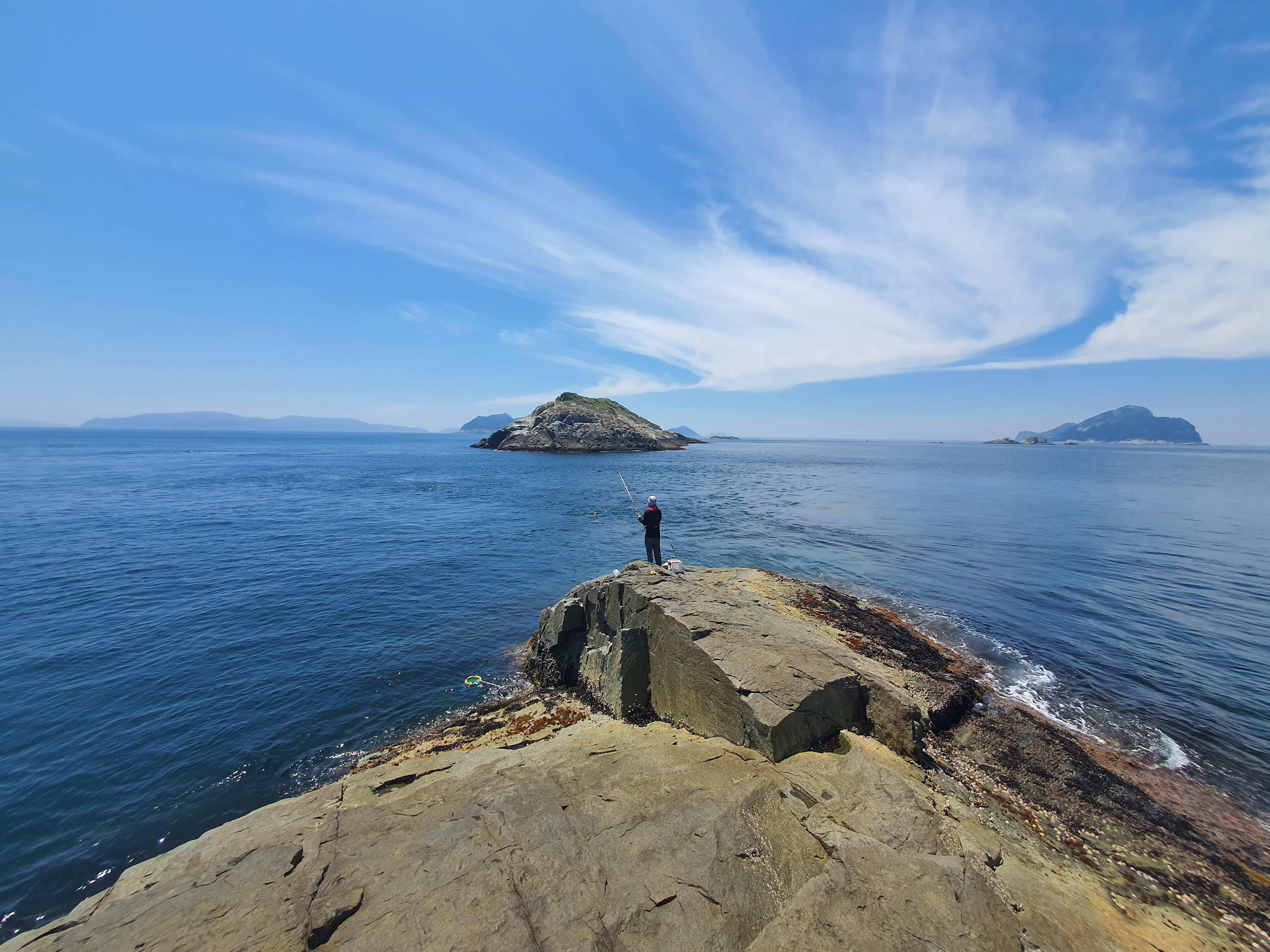 추자도에서 낚시 중 인 정진필 명인