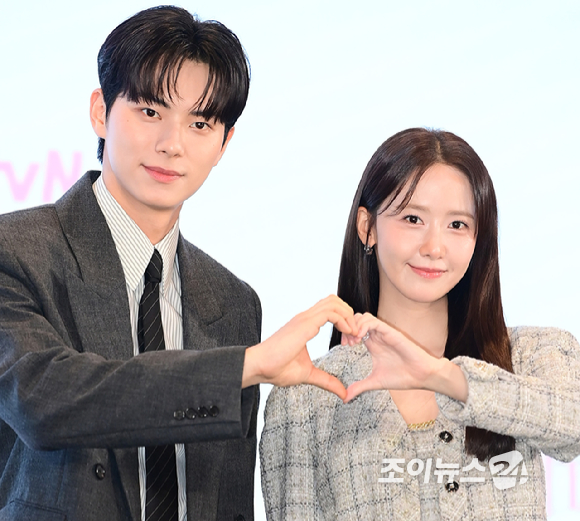 배우 이채민과 임윤아가 19일 오후 서울 구로구 더 세인트에서 열린 tvN 새 토일드라마 '폭군의 셰프' 제작발표회에 참석하고 있다. [사진=정소희 기자]