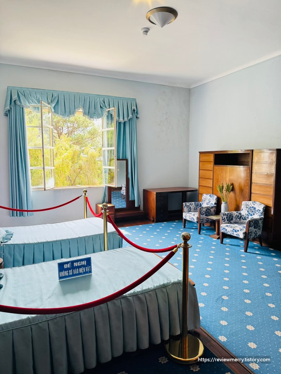 싱글 침대 하늘색 사진