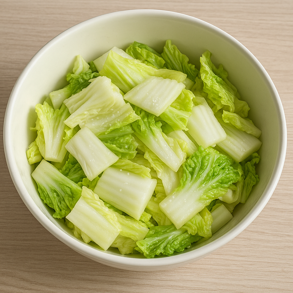 白菜を塩もみする