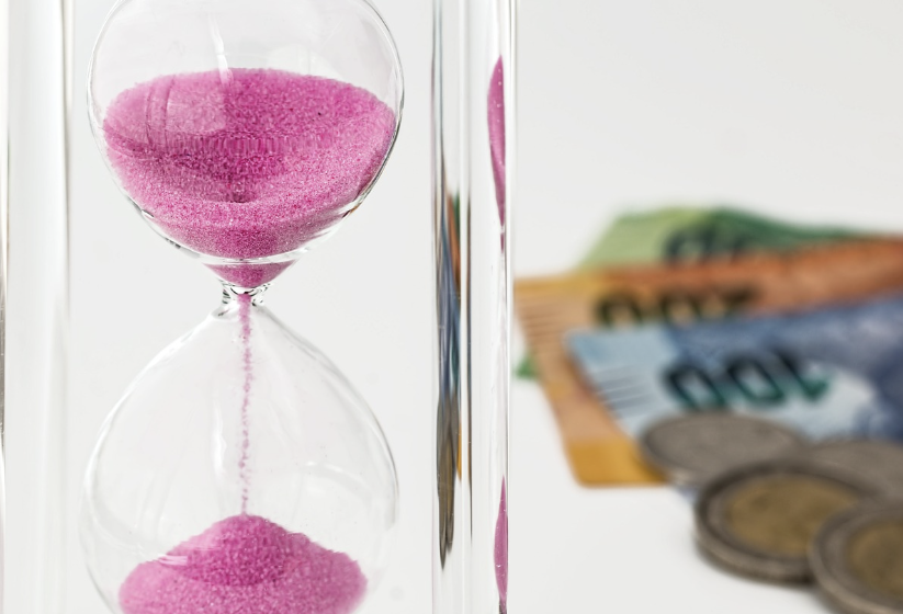 모래시계와 돈 이미지