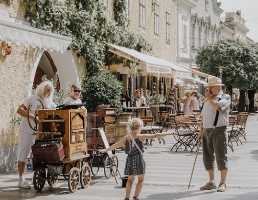 생활지원사 서비스가 필요한 노년층3