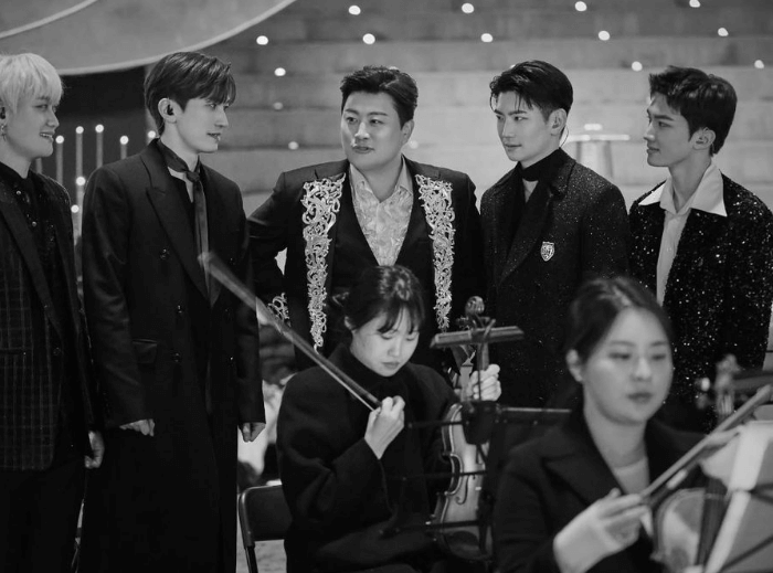 무대 리허설 중인 김호중