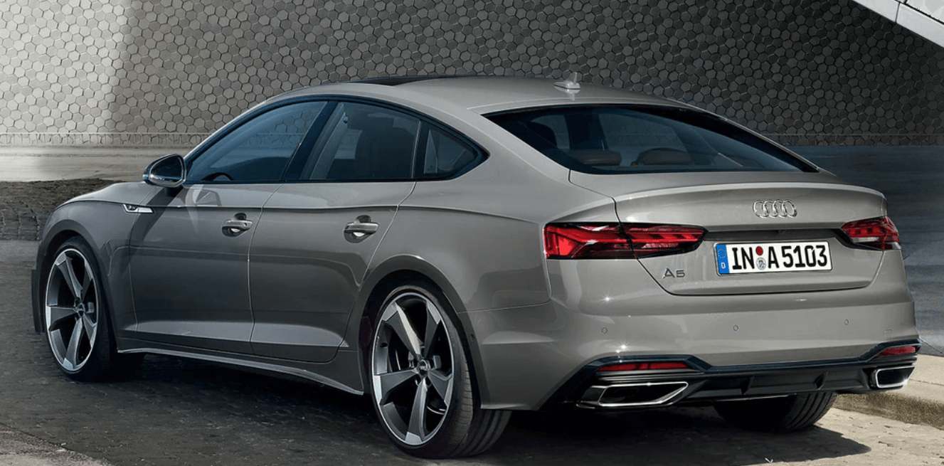 아우디-A5-스포트백-뒷모습