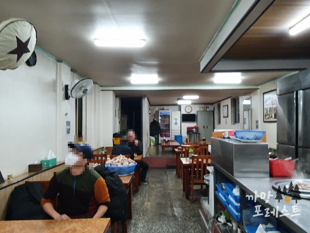 부광 돼지국밥 내부