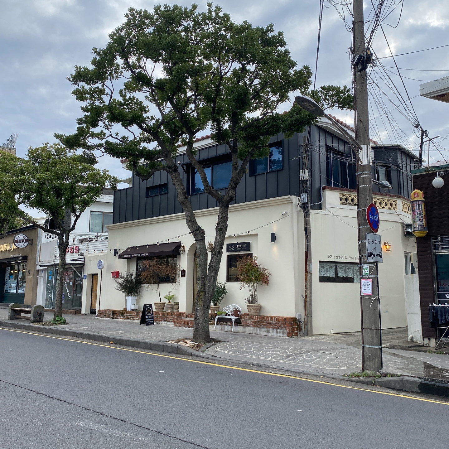 제주 삼성혈 도남 52번가 커피하우스 컵플레 케이크 런던크림커피 카페