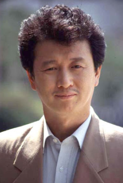 한국 코미디의 거장 전유성의 젊은 시절 모습