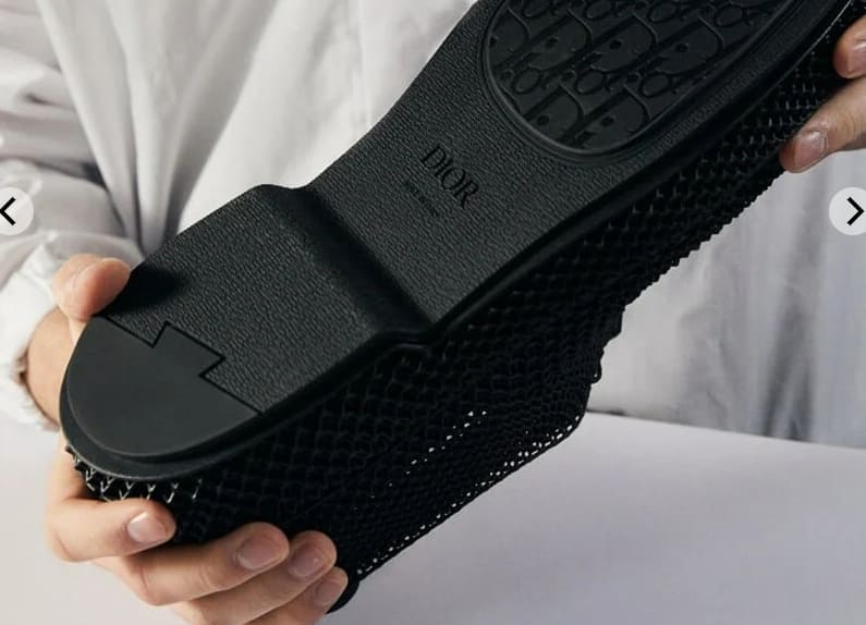 [파리 패션위크] 디올의 새로운 3D 프린팅 슈즈 VIDEO: Dior reveals a detailed look at its newly unveiled set of 3D-printed shoes